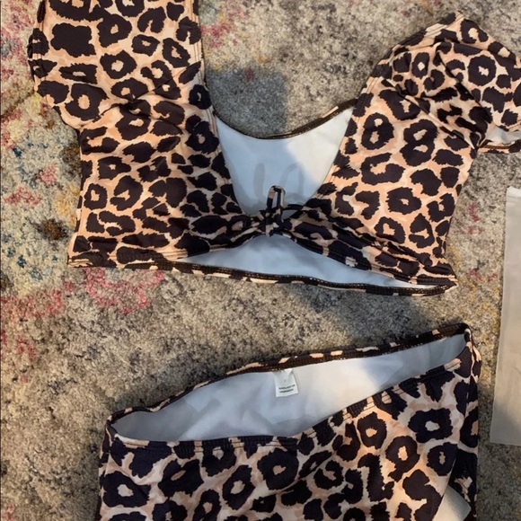 Bikini - Picture 3 of 4